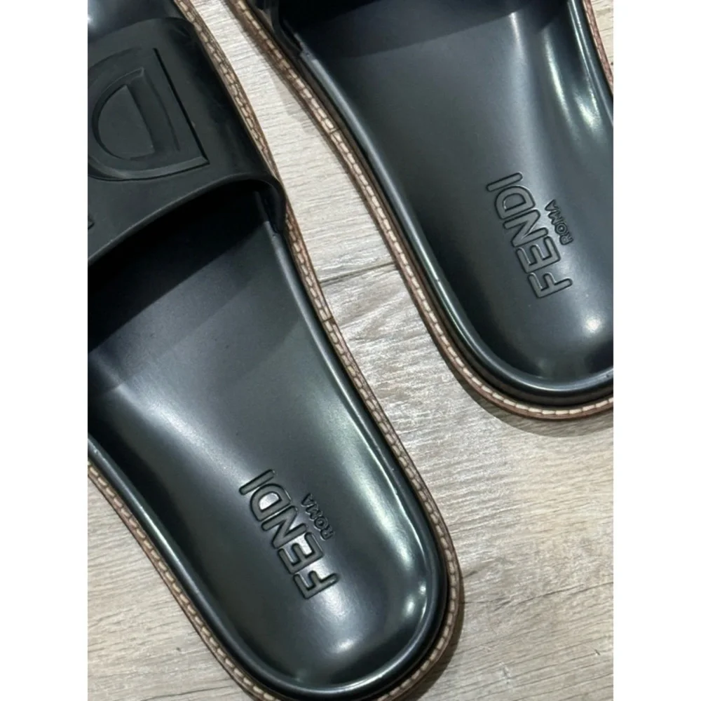 Fendi Men’s Black Logo Slide Sandals